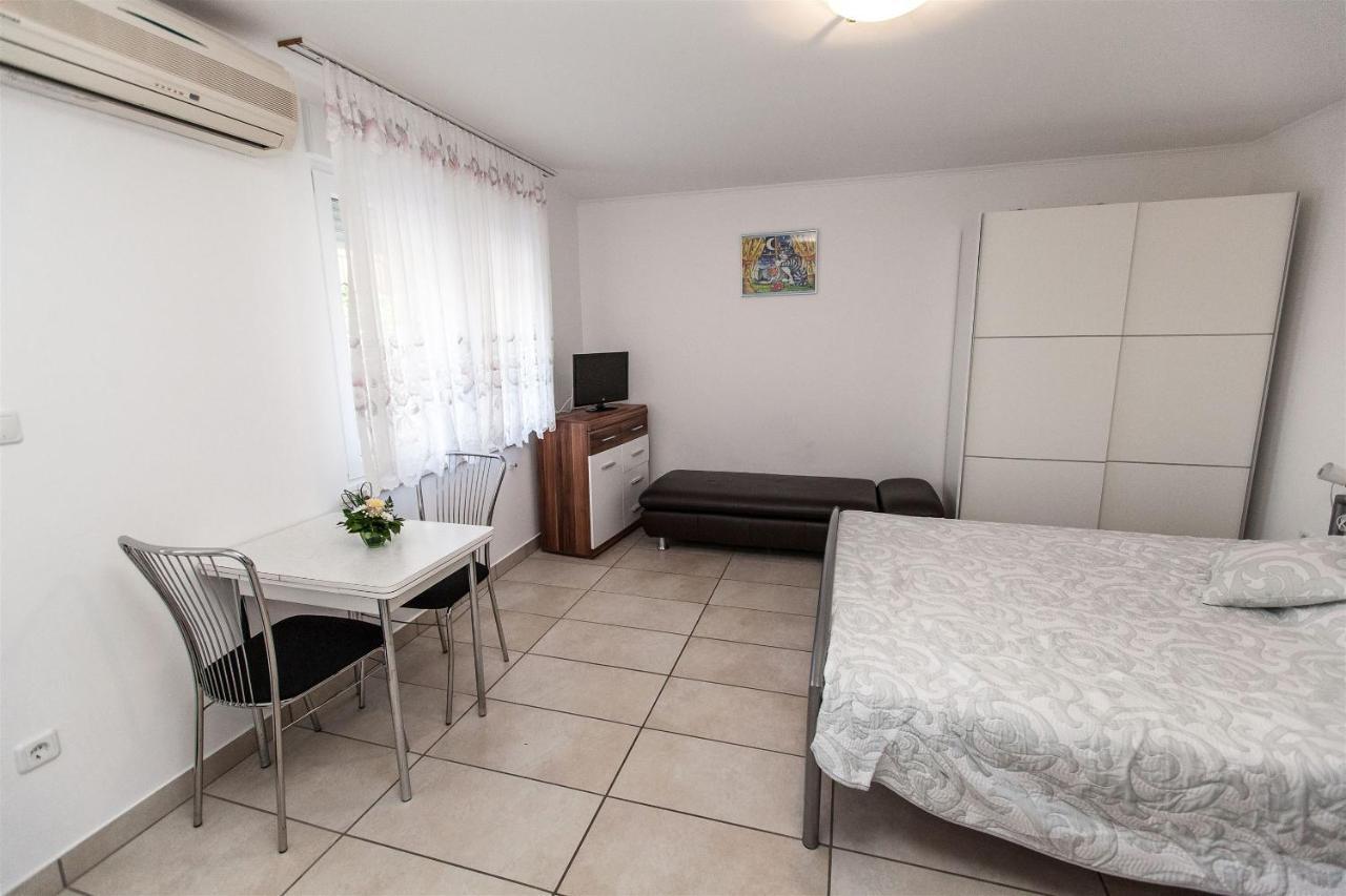Apartments Carmen Crikvenica Esterno foto